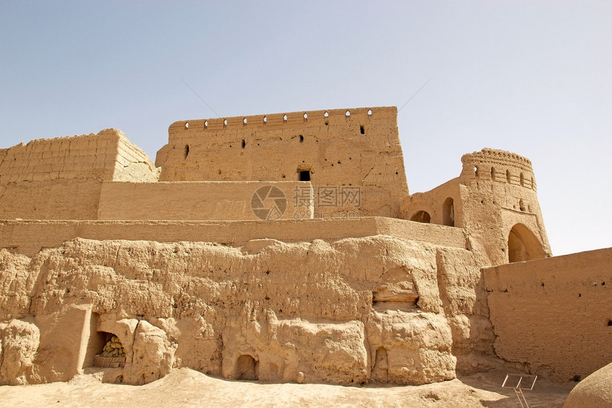 NarinQaleh或城堡是伊朗梅博德镇的一座泥砖堡垒或城堡它融合了米底斯时期以及阿契美尼德和萨珊时期的泥砖它建于图片
