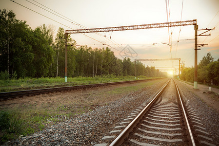 俄罗斯黄昏的铁路图片