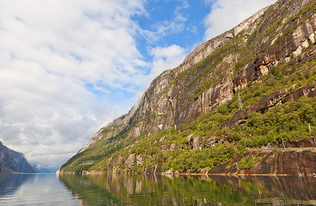 从Lysebotn村看Lysefjord岩石Forsand图片