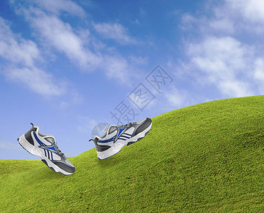 孤立在白色背景上的运动鞋图片
