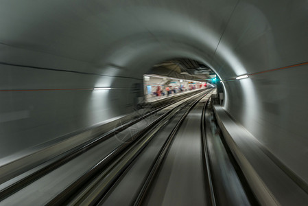 地下火车隧道运动模糊图片