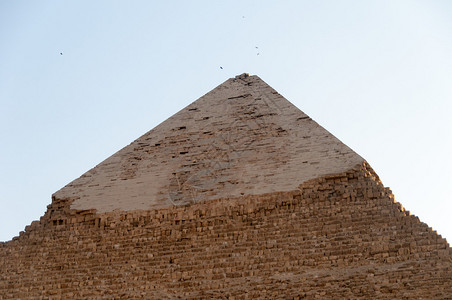 开罗吉萨高原的埃及金字塔图片