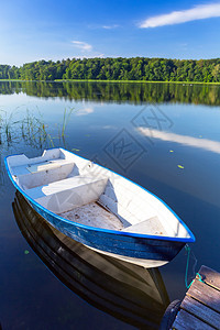 渔船在马祖里湖图片