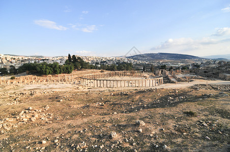 GrecoRoman市Gerasa的废墟遗址图片
