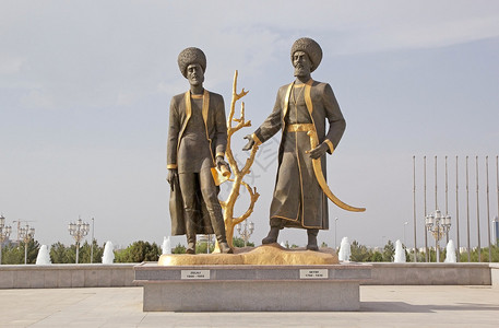 土库曼斯坦阿什哈巴德独立纪念碑上的古代诗人雕塑阿什哈巴德是土库曼斯坦的首都纪念碑的元素纪念土库曼斯坦的独立日期背景图片