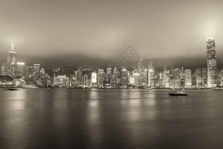 晚上从九龙看到的香港天际线图片