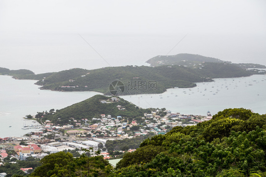 从俯视山丘看圣托马斯岛图片