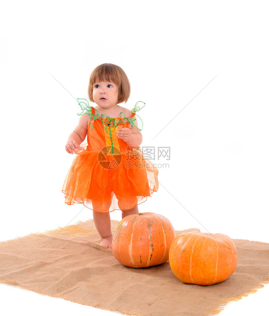 穿橙色衣服的小女孩白图片