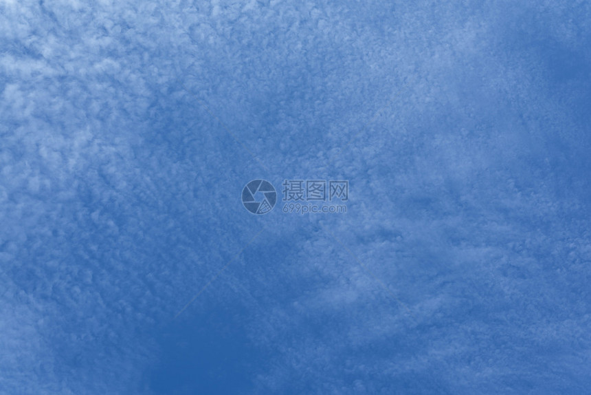 蓝天下多云图片