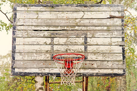 老式篮球架图片