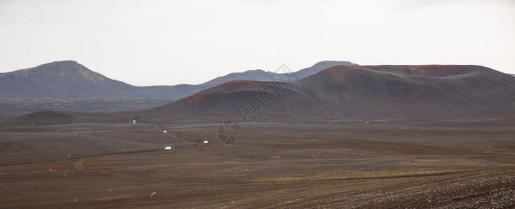 冰岛的黑暗和不育日Landmannalauga图片