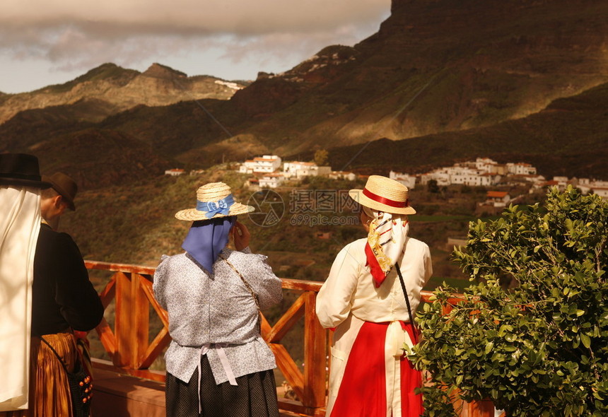 位于大西洋班牙加那利岛中心的特赫达山村的传统春季节日图片
