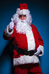 圣诞老人举起拇指手势一只图片