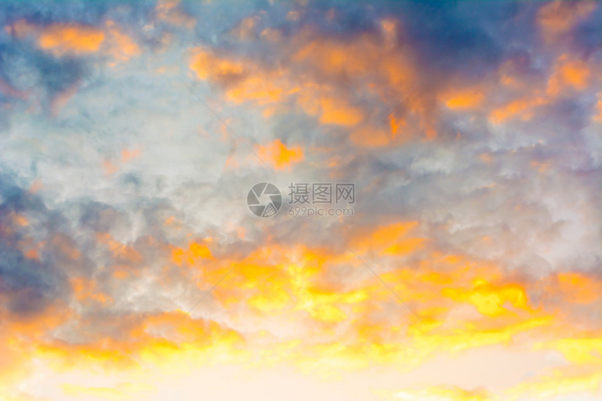 白云和蓝天背景图像图片