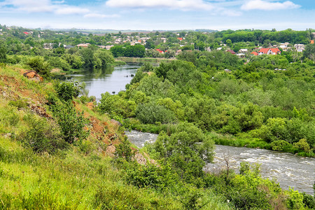 乌克兰村附近一条小河上图片