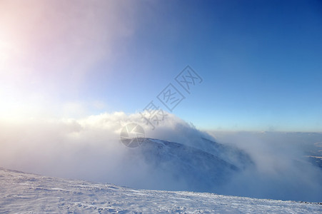 冬天山的霜天冬天的风景背景