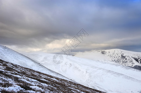 冬天山的霜天冬天的风景图片