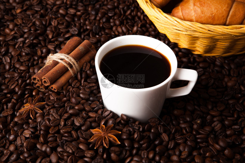 咖啡和咖啡豆加咖啡杯图片