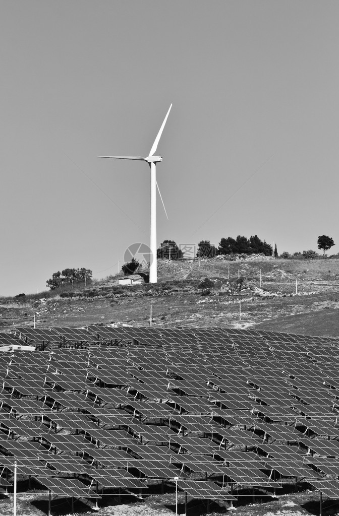 伊塔利西里阿格里根托省农村叶子能源涡轮机和太阳能图片