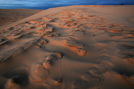 银湖沙丘日出时的风景美国密歇根图片