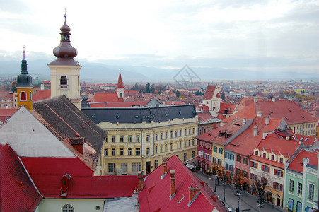 罗马尼亚Hermannstadt的屋顶最楼层位于罗马尼图片
