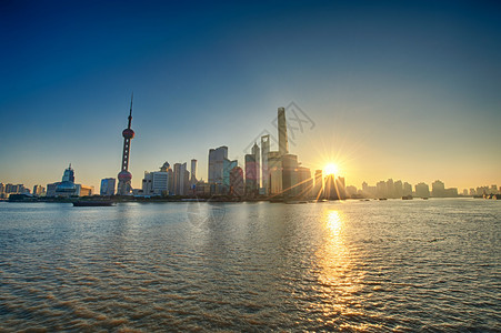 在日出期间的上海浦东区地平线高清图片