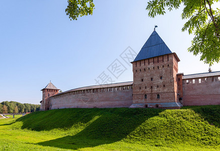 俄罗斯诺夫哥罗德克里姆林宫城墙建高清图片