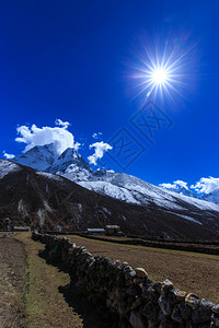 喜马拉雅山上美丽的高山风景图片