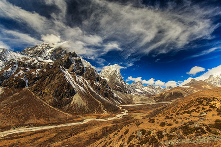 喜马拉雅山上美丽的高山风景图片