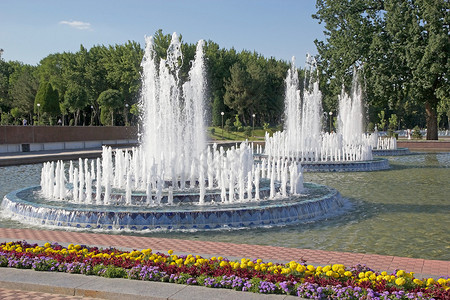 乌兹别克斯坦塔什干独立广背景图片