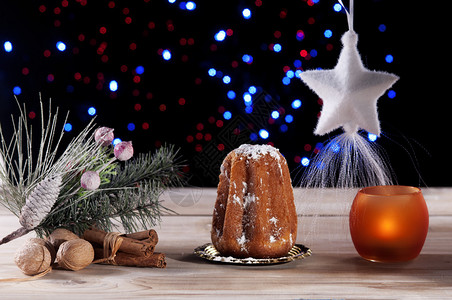 圣诞节装饰品和传统的意大利蛋糕背景图片