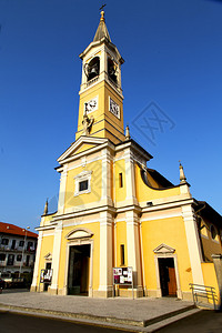 在大教堂里关闭的砖塔人行道Italylo图片