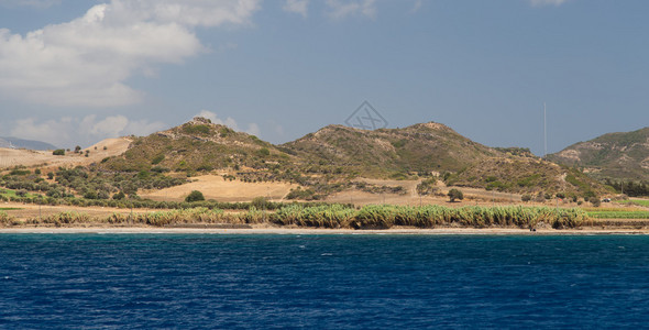 土耳其爱琴海沿岸的山丘图片