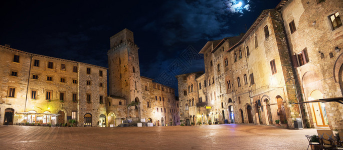 SanGimignano的夜间世界遗图片