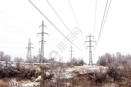 支持冬季高压电力线图片