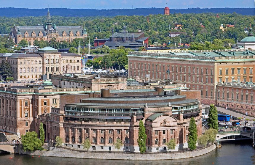 瑞典斯德哥尔摩Helgeandsholmen岛Riksdag议会大楼和斯德哥尔摩宫图片