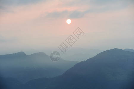 山中日出风景图片