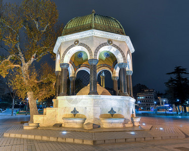 夜间来自土耳其伊斯坦布尔Sultanahmet广场图片