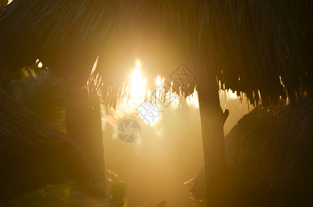 日落光的平房在多米尼加图片