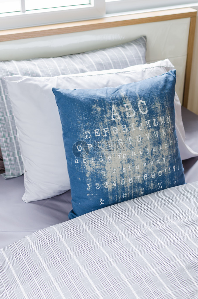 家庭现代单人卧室内枕图片