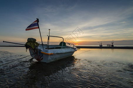 泰国华欣海滩的渔船图片