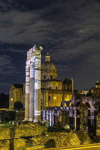 凯撒论坛和罗马金星神庙晚上图片