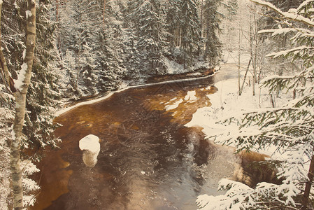 冰雪结冰的冬季河流景观复古图片
