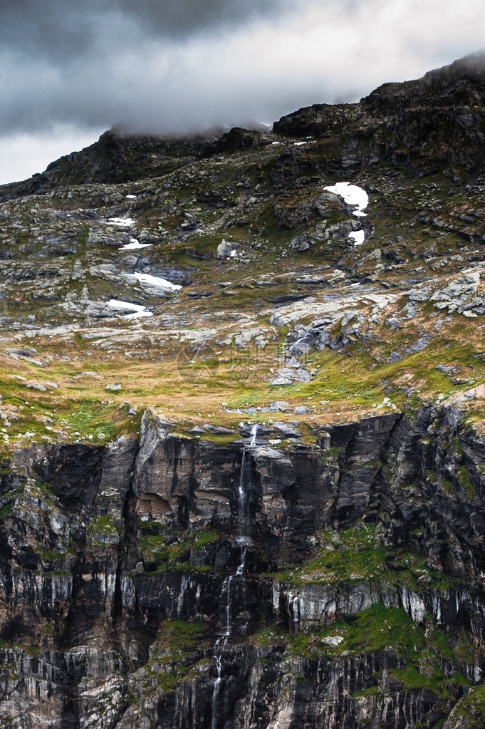 挪威Ringedalsvatnet湖奥达的Trolltun图片