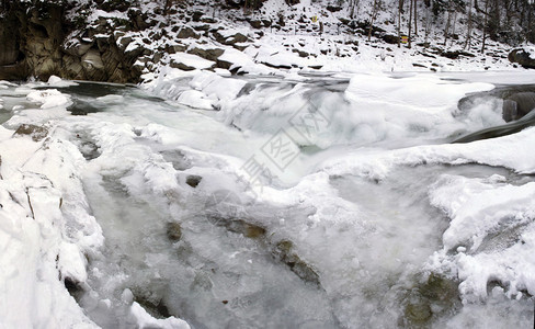 喀尔巴阡山溪流水图片