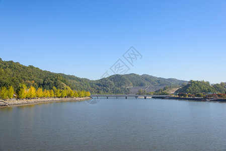 韩国洛东江对岸的安东大坝全景高清图片