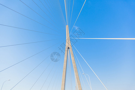 干净的天空现代的桥图片