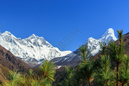 喜马拉雅山的高山风光白雪皑的山脉图片