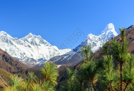 喜马拉雅山的高山风光白雪皑的山脉图片