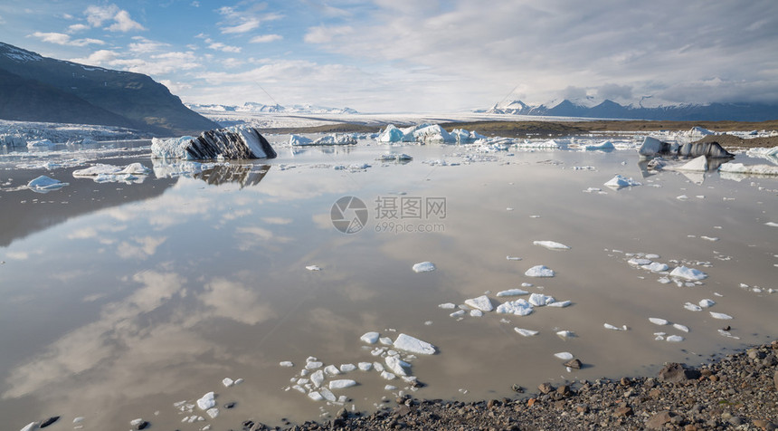 冰岛川舌湖山全景图片